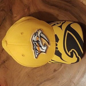 NHL Nashville Predators Hockey Reebok Stretchfit Mens hat Sz L/XL